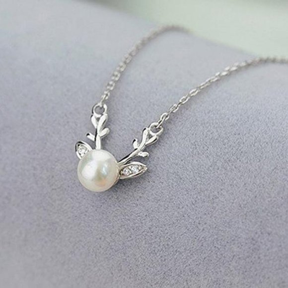 Pearl Deer Necklace (Silver) - Picture 4 of 6